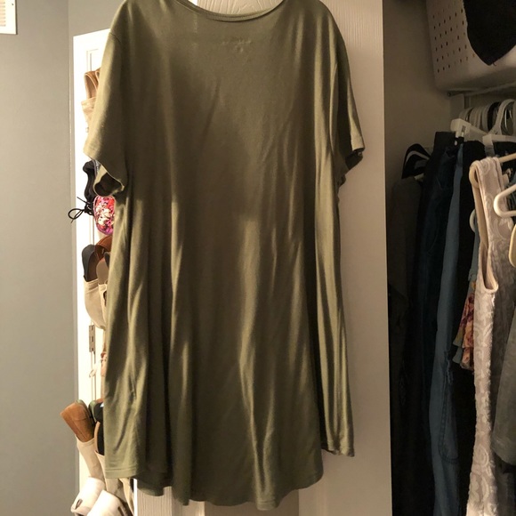 SOLD army green scoop neck tee - Picture 2 of 2